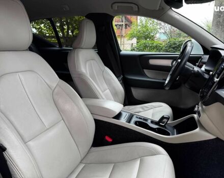 Белый Вольво XC40, объемом двигателя 2 л и пробегом 152 тыс. км за 26490 $, фото 30 на Automoto.ua