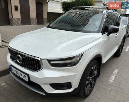 Белый Вольво XC40, объемом двигателя 1.97 л и пробегом 181 тыс. км за 25900 $, фото 9 на Automoto.ua