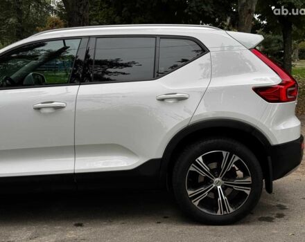 Белый Вольво XC40, объемом двигателя 2 л и пробегом 152 тыс. км за 26490 $, фото 4 на Automoto.ua