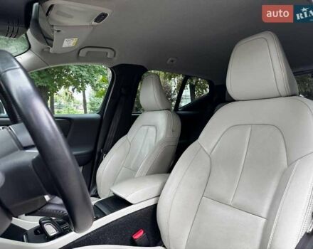 Белый Вольво XC40, объемом двигателя 2 л и пробегом 152 тыс. км за 26490 $, фото 18 на Automoto.ua