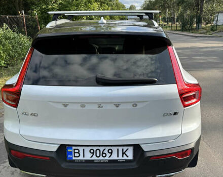 Белый Вольво XC40, объемом двигателя 1.97 л и пробегом 181 тыс. км за 25900 $, фото 3 на Automoto.ua