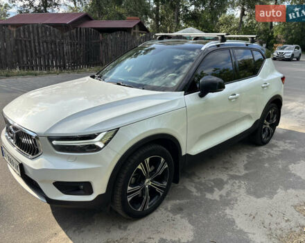 Белый Вольво XC40, объемом двигателя 1.97 л и пробегом 181 тыс. км за 25900 $, фото 2 на Automoto.ua