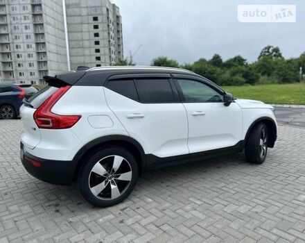 Белый Вольво XC40, объемом двигателя 1.97 л и пробегом 17 тыс. км за 39000 $, фото 4 на Automoto.ua