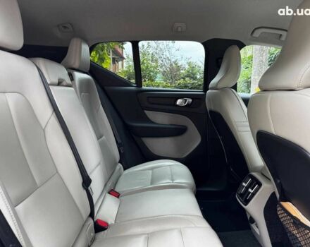 Белый Вольво XC40, объемом двигателя 2 л и пробегом 152 тыс. км за 26490 $, фото 28 на Automoto.ua