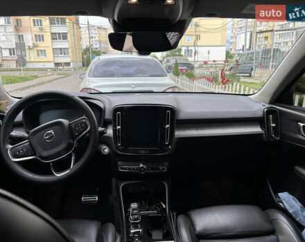 Белый Вольво XC40, объемом двигателя 1.97 л и пробегом 181 тыс. км за 25900 $, фото 13 на Automoto.ua