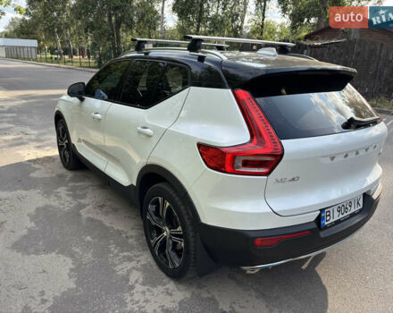 Белый Вольво XC40, объемом двигателя 1.97 л и пробегом 181 тыс. км за 25900 $, фото 4 на Automoto.ua
