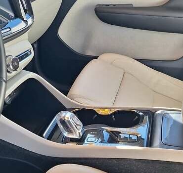 Вольво XC40 2018 в Ровно на Automoto.ua Белый Вольво XC40, объемом двигателя 1.97 л и пробегом 132 тыс. км за 23500 $, фото 14 на Automoto.ua