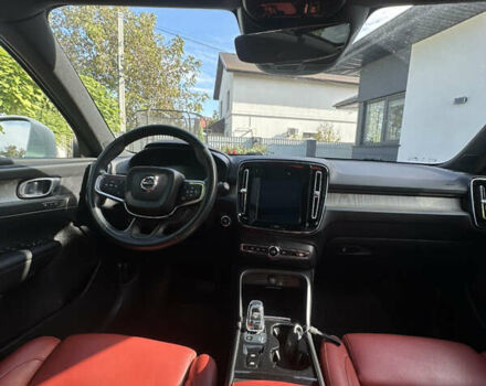 Белый Вольво XC40, объемом двигателя 1.97 л и пробегом 89 тыс. км за 24000 $, фото 22 на Automoto.ua