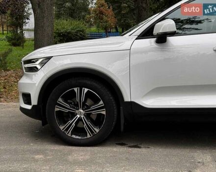Белый Вольво XC40, объемом двигателя 2 л и пробегом 152 тыс. км за 26490 $, фото 3 на Automoto.ua