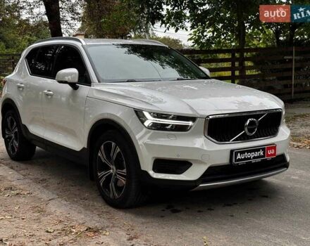 Белый Вольво XC40, объемом двигателя 2 л и пробегом 152 тыс. км за 26490 $, фото 2 на Automoto.ua