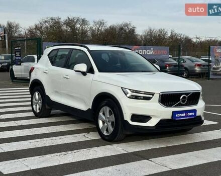 Белый Вольво XC40, объемом двигателя 2 л и пробегом 222 тыс. км за 18000 $, фото 2 на Automoto.ua