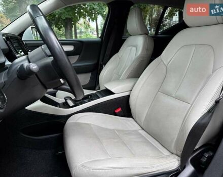 Белый Вольво XC40, объемом двигателя 2 л и пробегом 152 тыс. км за 26490 $, фото 16 на Automoto.ua