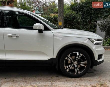Белый Вольво XC40, объемом двигателя 2 л и пробегом 152 тыс. км за 26490 $, фото 9 на Automoto.ua