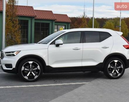Белый Вольво XC40, объемом двигателя 1.97 л и пробегом 97 тыс. км за 27300 $, фото 1 на Automoto.ua