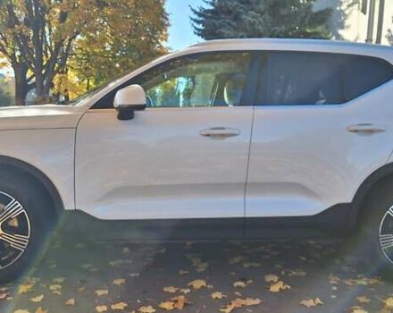 Вольво XC40 2018 в Ровно на Automoto.ua Белый Вольво XC40, объемом двигателя 1.97 л и пробегом 132 тыс. км за 23500 $, фото 4 на Automoto.ua