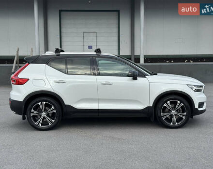 Белый Вольво XC40, объемом двигателя 1.97 л и пробегом 188 тыс. км за 26500 $, фото 14 на Automoto.ua