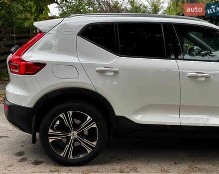 Белый Вольво XC40, объемом двигателя 2 л и пробегом 152 тыс. км за 26490 $, фото 11 на Automoto.ua