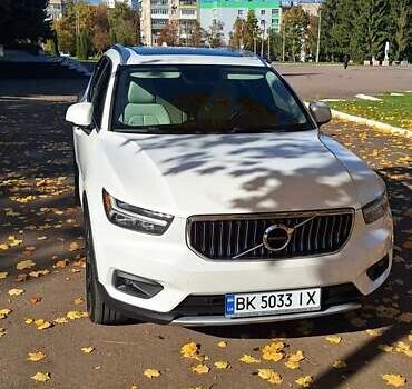 Вольво XC40 2018 в Ровно на Automoto.ua Белый Вольво XC40, объемом двигателя 1.97 л и пробегом 132 тыс. км за 23500 $, фото 27 на Automoto.ua