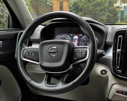 Белый Вольво XC40, объемом двигателя 2 л и пробегом 152 тыс. км за 26490 $, фото 26 на Automoto.ua