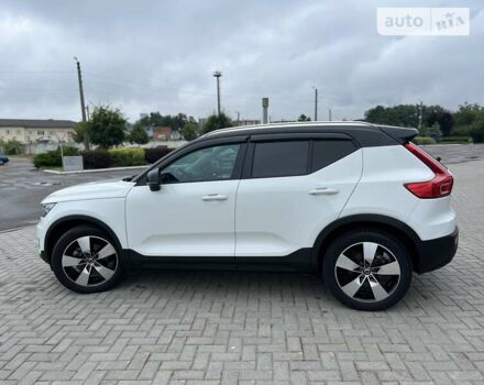 Белый Вольво XC40, объемом двигателя 1.97 л и пробегом 17 тыс. км за 39000 $, фото 7 на Automoto.ua