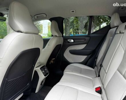 Белый Вольво XC40, объемом двигателя 2 л и пробегом 152 тыс. км за 26490 $, фото 23 на Automoto.ua