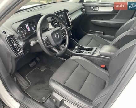 Белый Вольво XC40, объемом двигателя 1.97 л и пробегом 122 тыс. км за 28528 $, фото 8 на Automoto.ua