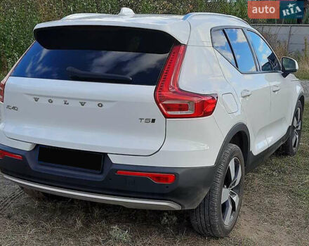Білий Вольво XC40, об'ємом двигуна 1.97 л та пробігом 70 тис. км за 22000 $, фото 4 на Automoto.ua