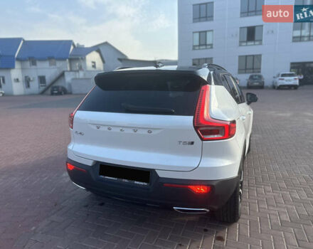 Белый Вольво XC40, объемом двигателя 1.97 л и пробегом 114 тыс. км за 25300 $, фото 10 на Automoto.ua