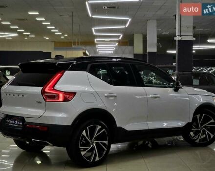 Белый Вольво XC40, объемом двигателя 1.97 л и пробегом 70 тыс. км за 20999 $, фото 4 на Automoto.ua