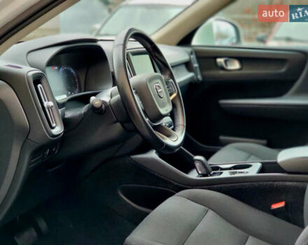 Белый Вольво XC40, объемом двигателя 1.97 л и пробегом 130 тыс. км за 24999 $, фото 12 на Automoto.ua
