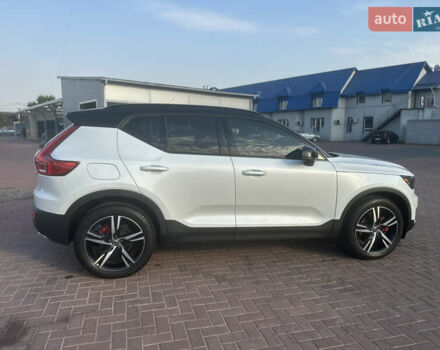 Белый Вольво XC40, объемом двигателя 1.97 л и пробегом 114 тыс. км за 25300 $, фото 11 на Automoto.ua