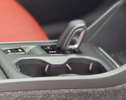 Белый Вольво XC40, объемом двигателя 1.97 л и пробегом 73 тыс. км за 21500 $, фото 12 на Automoto.ua