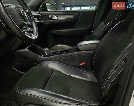 Белый Вольво XC40, объемом двигателя 1.97 л и пробегом 70 тыс. км за 20999 $, фото 12 на Automoto.ua