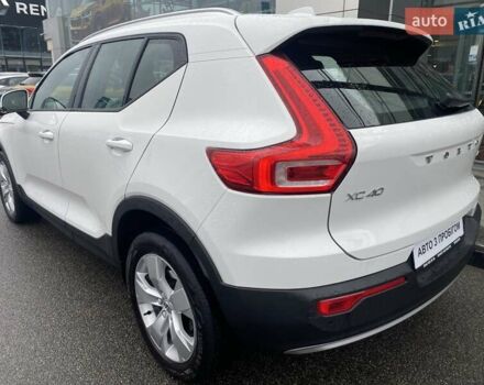 Белый Вольво XC40, объемом двигателя 1.97 л и пробегом 122 тыс. км за 28528 $, фото 3 на Automoto.ua