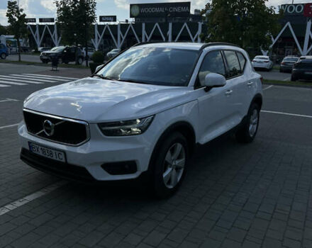 Белый Вольво XC40, объемом двигателя 1.97 л и пробегом 245 тыс. км за 27600 $, фото 3 на Automoto.ua