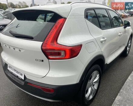 Белый Вольво XC40, объемом двигателя 1.97 л и пробегом 122 тыс. км за 28528 $, фото 5 на Automoto.ua