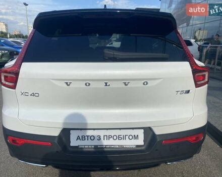 Белый Вольво XC40, объемом двигателя 1.97 л и пробегом 50 тыс. км за 35814 $, фото 4 на Automoto.ua