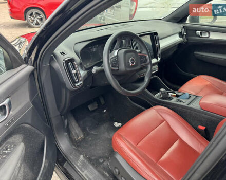 Білий Вольво XC40, об'ємом двигуна 1.97 л та пробігом 73 тис. км за 21000 $, фото 4 на Automoto.ua