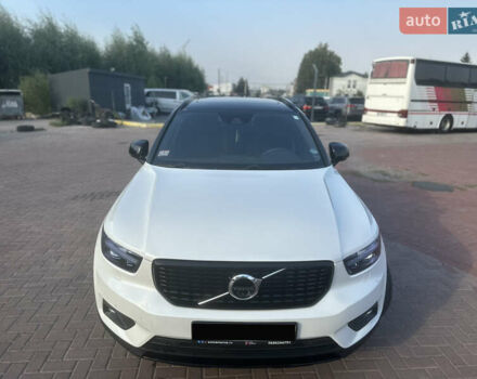 Белый Вольво XC40, объемом двигателя 1.97 л и пробегом 114 тыс. км за 25300 $, фото 3 на Automoto.ua