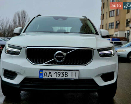 Белый Вольво XC40, объемом двигателя 1.97 л и пробегом 130 тыс. км за 24999 $, фото 2 на Automoto.ua