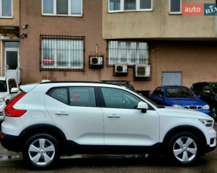 Белый Вольво XC40, объемом двигателя 1.97 л и пробегом 130 тыс. км за 24999 $, фото 4 на Automoto.ua