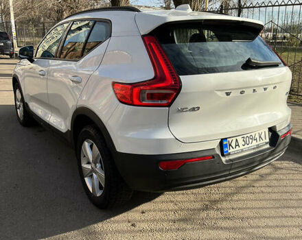 Белый Вольво XC40, объемом двигателя 2 л и пробегом 89 тыс. км за 32500 $, фото 4 на Automoto.ua