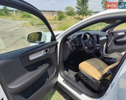 Белый Вольво XC40, объемом двигателя 1.97 л и пробегом 104 тыс. км за 24000 $, фото 6 на Automoto.ua