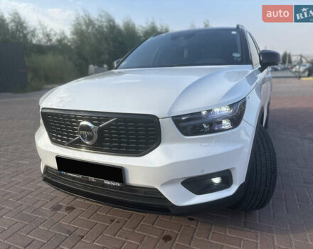 Белый Вольво XC40, объемом двигателя 1.97 л и пробегом 114 тыс. км за 25300 $, фото 4 на Automoto.ua