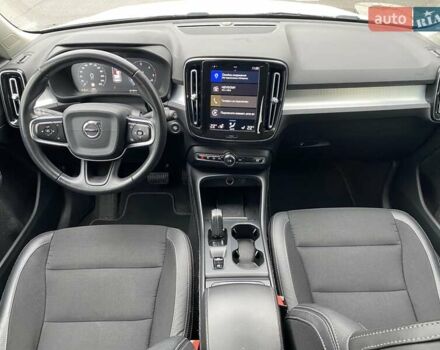 Белый Вольво XC40, объемом двигателя 1.97 л и пробегом 122 тыс. км за 28528 $, фото 19 на Automoto.ua