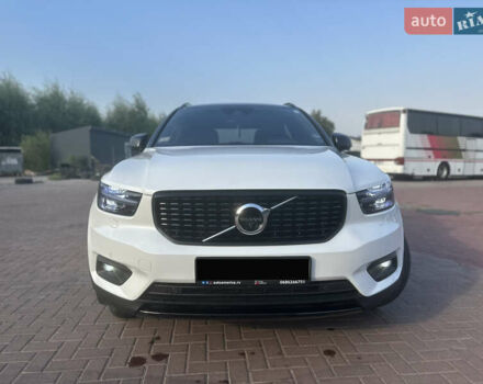 Белый Вольво XC40, объемом двигателя 1.97 л и пробегом 114 тыс. км за 25300 $, фото 2 на Automoto.ua