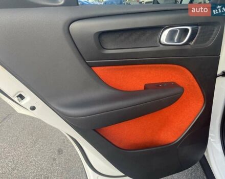 Белый Вольво XC40, объемом двигателя 1.97 л и пробегом 50 тыс. км за 35814 $, фото 16 на Automoto.ua
