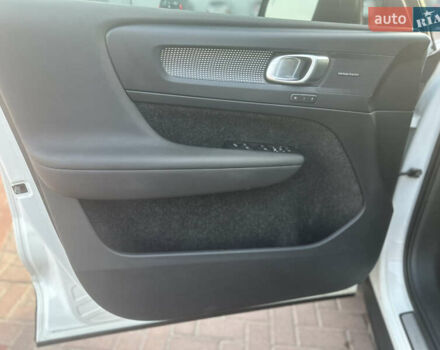 Белый Вольво XC40, объемом двигателя 1.97 л и пробегом 114 тыс. км за 25300 $, фото 17 на Automoto.ua