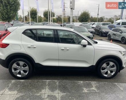 Белый Вольво XC40, объемом двигателя 1.97 л и пробегом 122 тыс. км за 28528 $, фото 6 на Automoto.ua