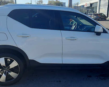 Білий Вольво XC40, об'ємом двигуна 1.97 л та пробігом 70 тис. км за 22000 $, фото 3 на Automoto.ua